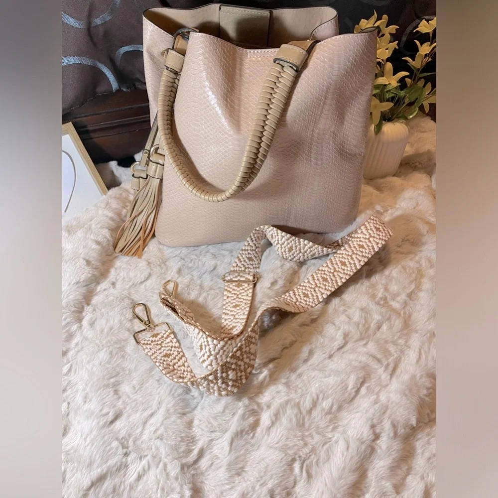 JEN & CO Olivia Hobo Bag 2 removable tassels vegan snakeskin w GUITAR STRAP EUC